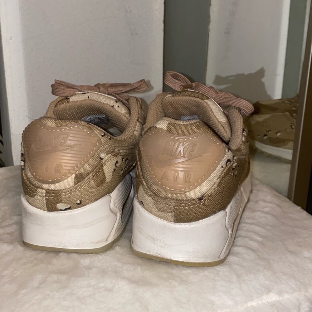 Nike Women’s Air Max 90 Desert Camo Sneakers - Tan & Cream - Picture 5 of 8
